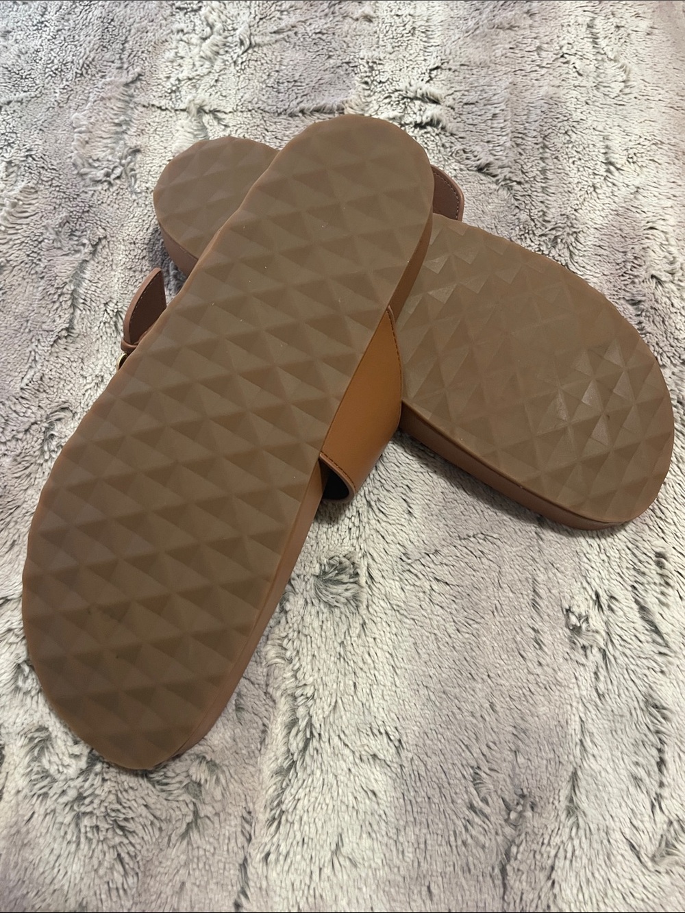 BRAND NEW: AEROSOLES Tan Leather Thong Sandals with Gold Buckle. Women’s size 10 - Picture 2 of 5